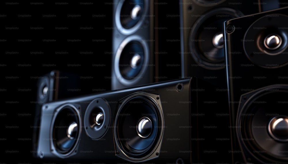 Eine moderne Surround-Sound-Lautsprecheranordnung auf einem dunklen, hintergrundbeleuchteten Studiohintergrund - 3D-Rendering