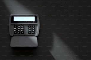 Un rendu 3D d’un panneau d’accès au clavier de sécurité domestique avec des boutons et un écran lumineux vierge monté sur un mur dans l’obscurité