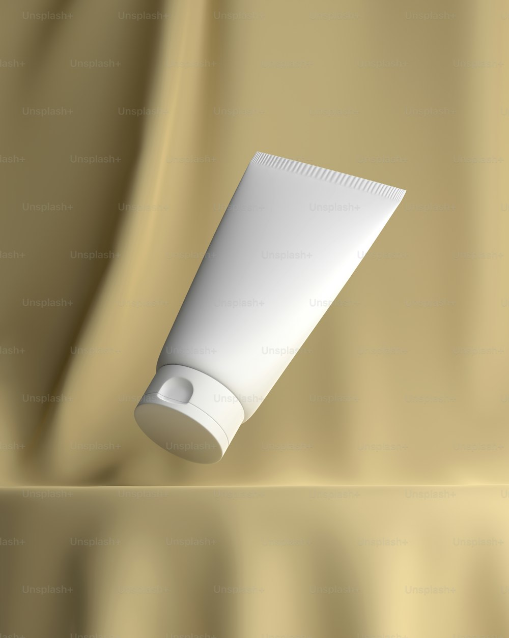 un tubo bianco di crema seduto sopra un panno marrone chiaro