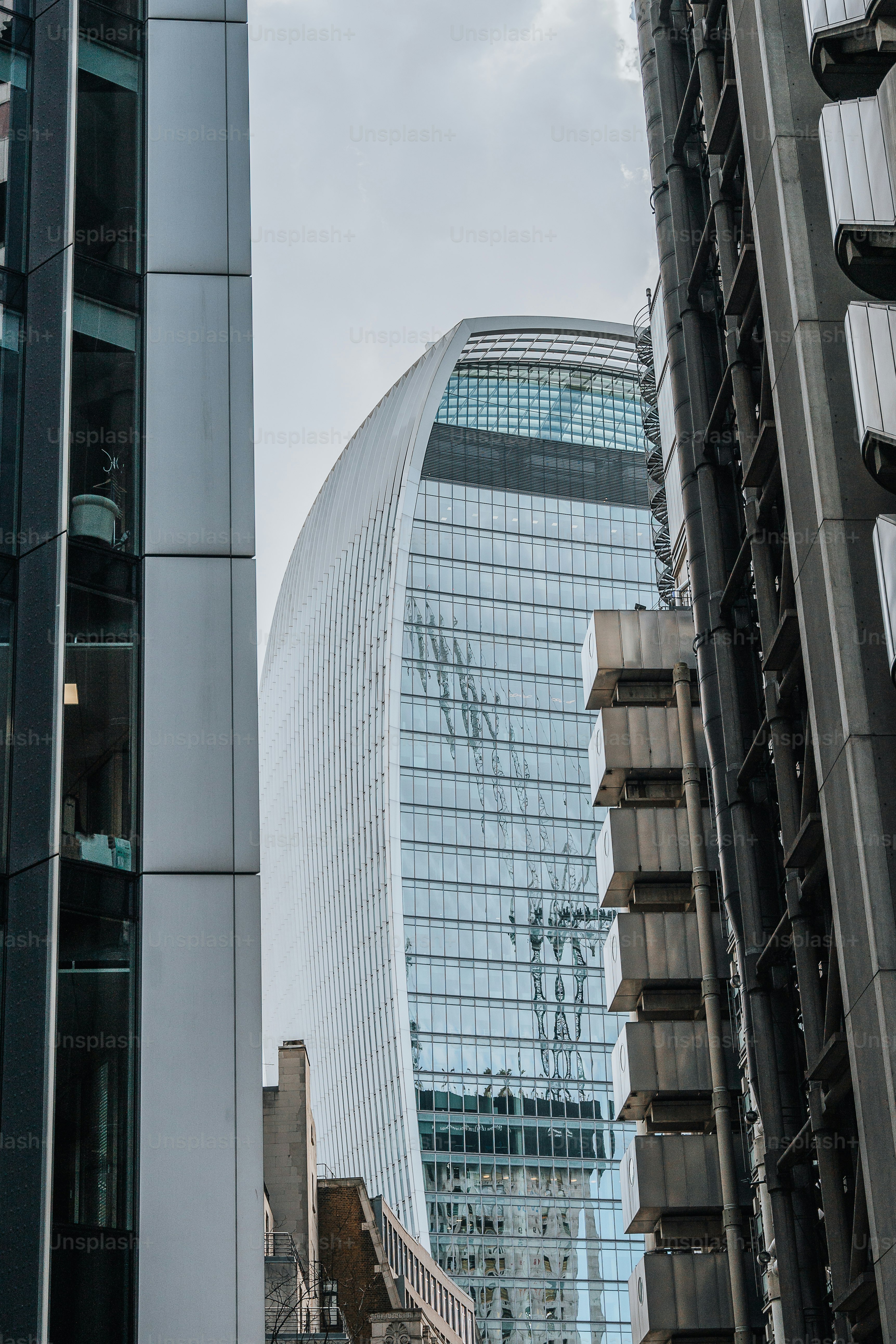 a very tall building next to other tall buildings