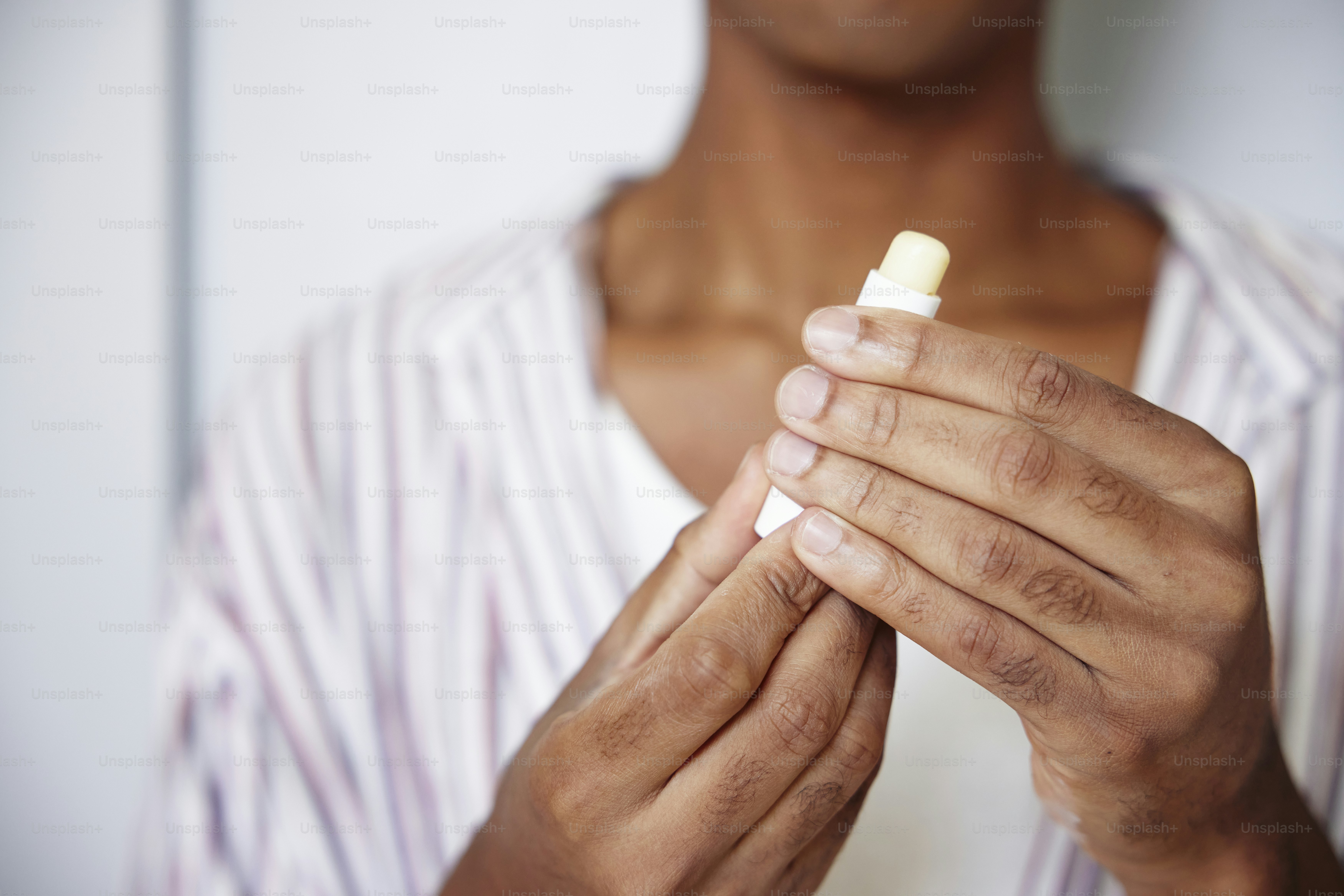 입술 부르틈 방지하는 꿀팁