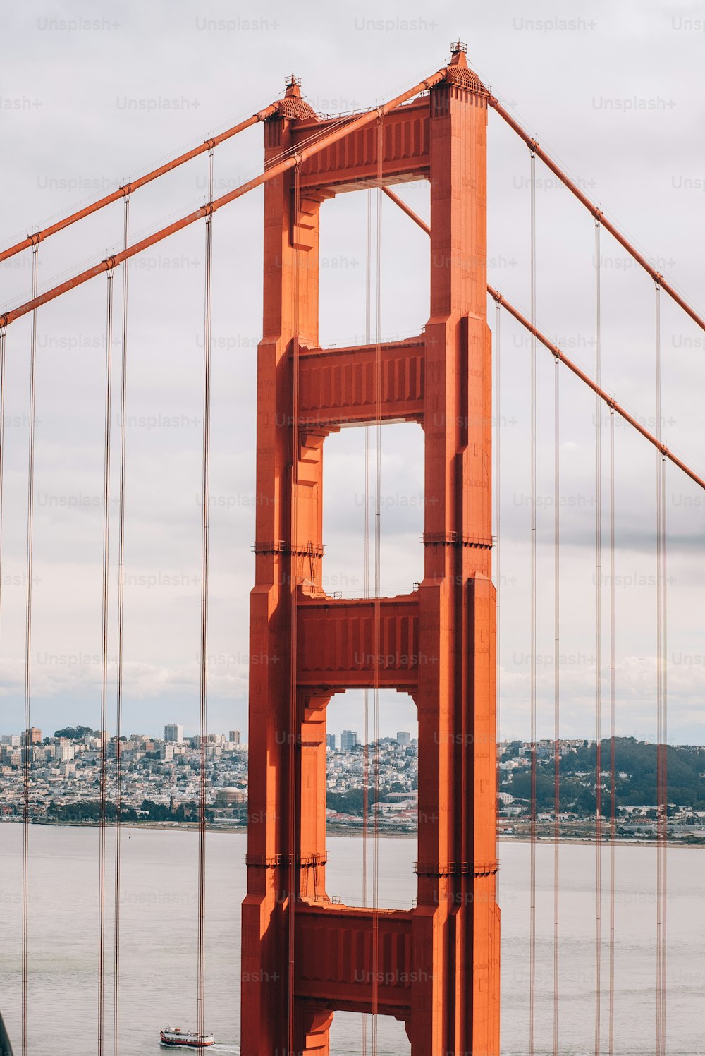 Ein Blick auf die Golden Gate Bridge in San Francisco, Kalifornien
