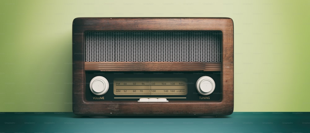 ビンテージのレトロなラジオ。緑のパステルの壁の背景に昔ながらのラジオ。3Dイラスト