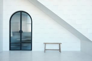 un banc en bois assis devant une porte vitrée