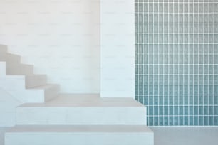 um conjunto de escadas que levam até uma parede de azulejos