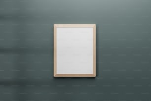 un marco de fotos vacío colgado en una pared