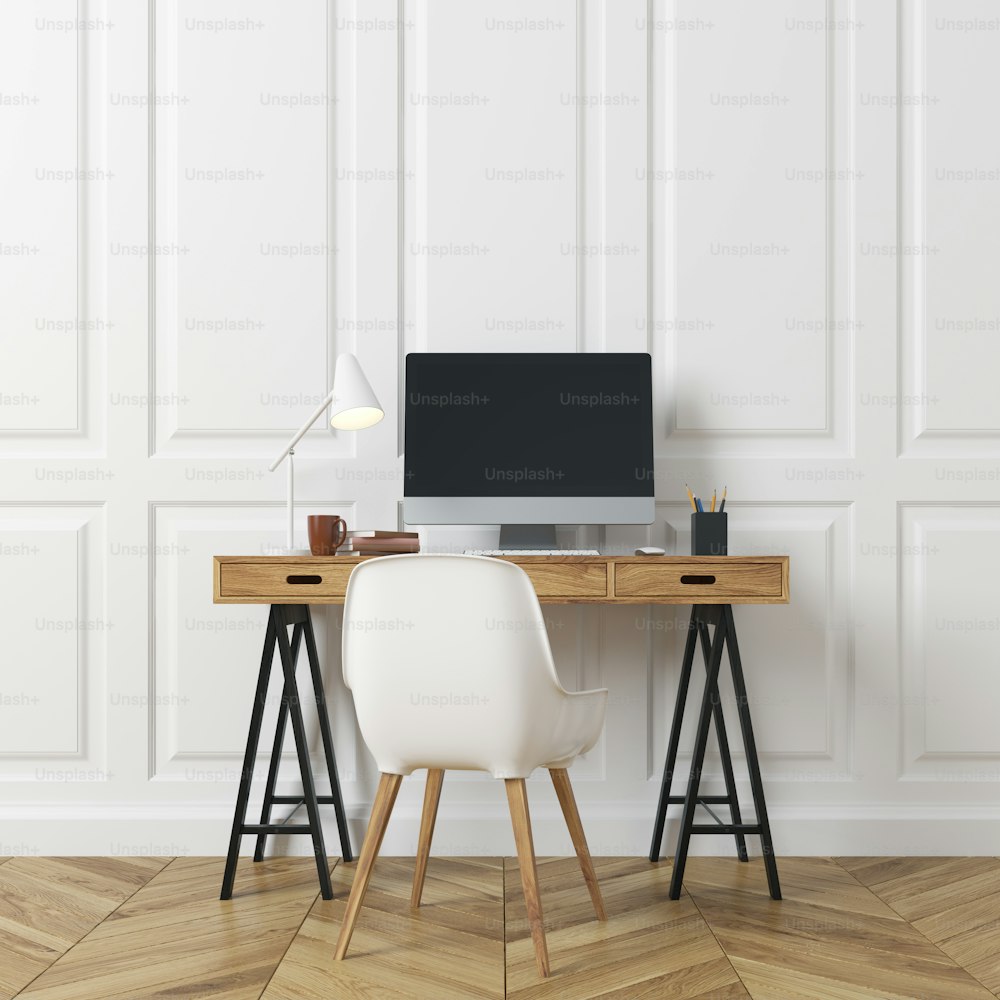 Interior de la habitación vacía con paredes de patrón rectangular blanco y un piso de madera clara. Hay un escritorio de madera y una silla blanca. Concepto de un alojamiento nuevo y confortable. Maqueta de renderizado 3D