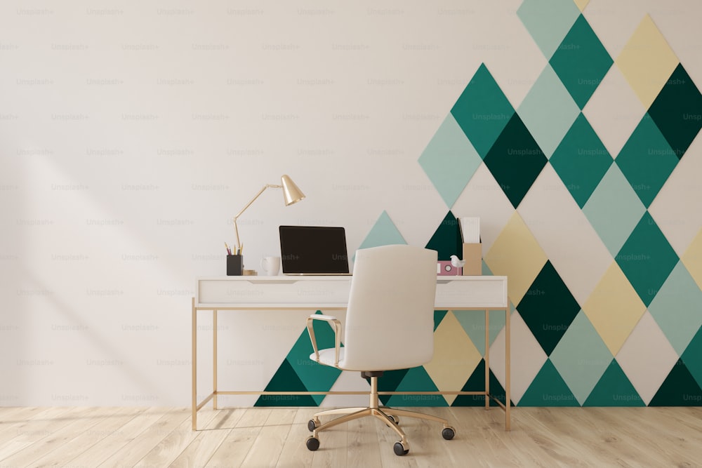 Heimbüro mit weißem und grünem Rautenmuster mit Holzboden, quadratischem Poster, Laptop und weißem Stuhl in der Nähe eines Computertisches. 3D-Rendering-Mock-up