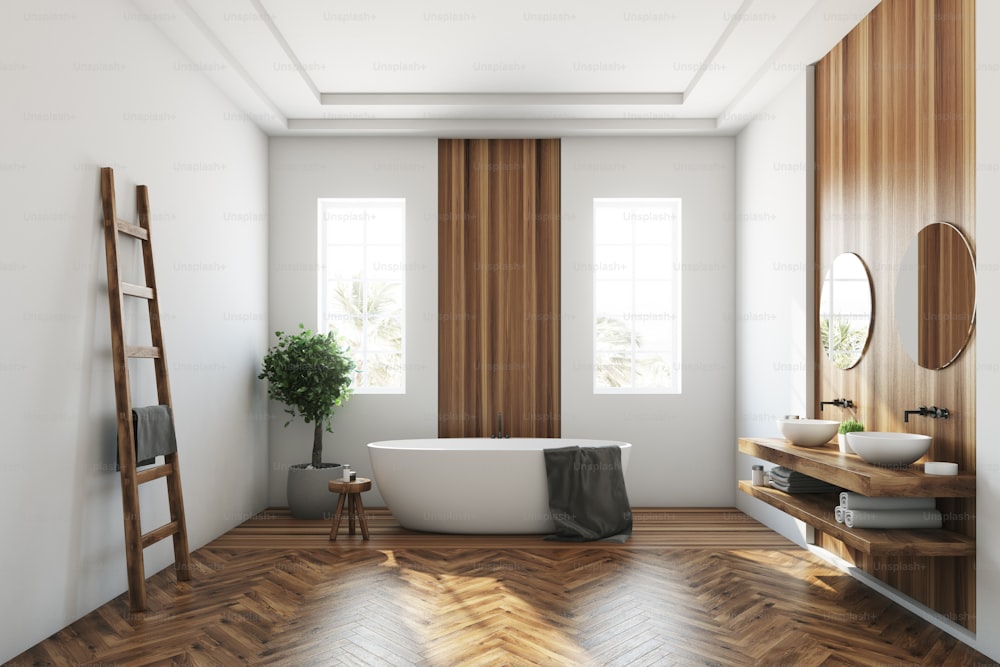 Interior branco e de madeira do banheiro com piso de madeira, uma banheira branca, uma árvore em uma panela, duas janelas estreitas e uma escada. Close up 3D renderização modelo