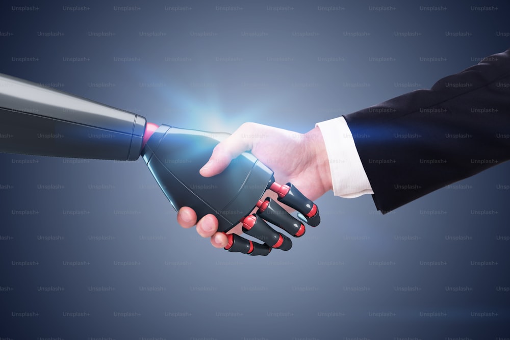 Homme et robot se serrant la main sur un fond mural gris foncé. Concept d’automatisation et d’intelligence artificielle.