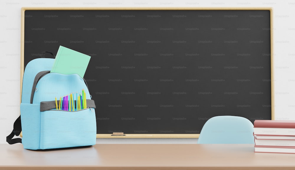 mesa com mochila e livros em cima e quadro-negro vazio atrás em uma sala de aula. Renderização 3D