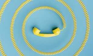 복고풍 노란색 전화 송수화기(이미지 중앙을 향한 코일 코드)입니다. 3D 렌더링