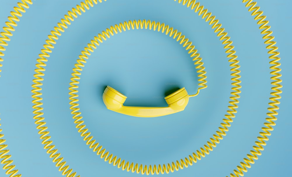 Aparelho telefônico amarelo retrô com cabo enrolado em direção ao centro da imagem. Renderização 3D