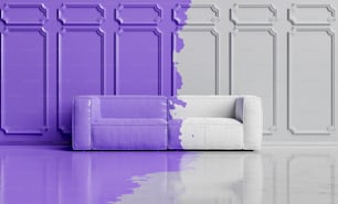 Chambre minimaliste avec canapé et peinture couleur « Very peri » couvrant la moitié de celui-ci. Couleur de l’année 2022. Rendu 3D