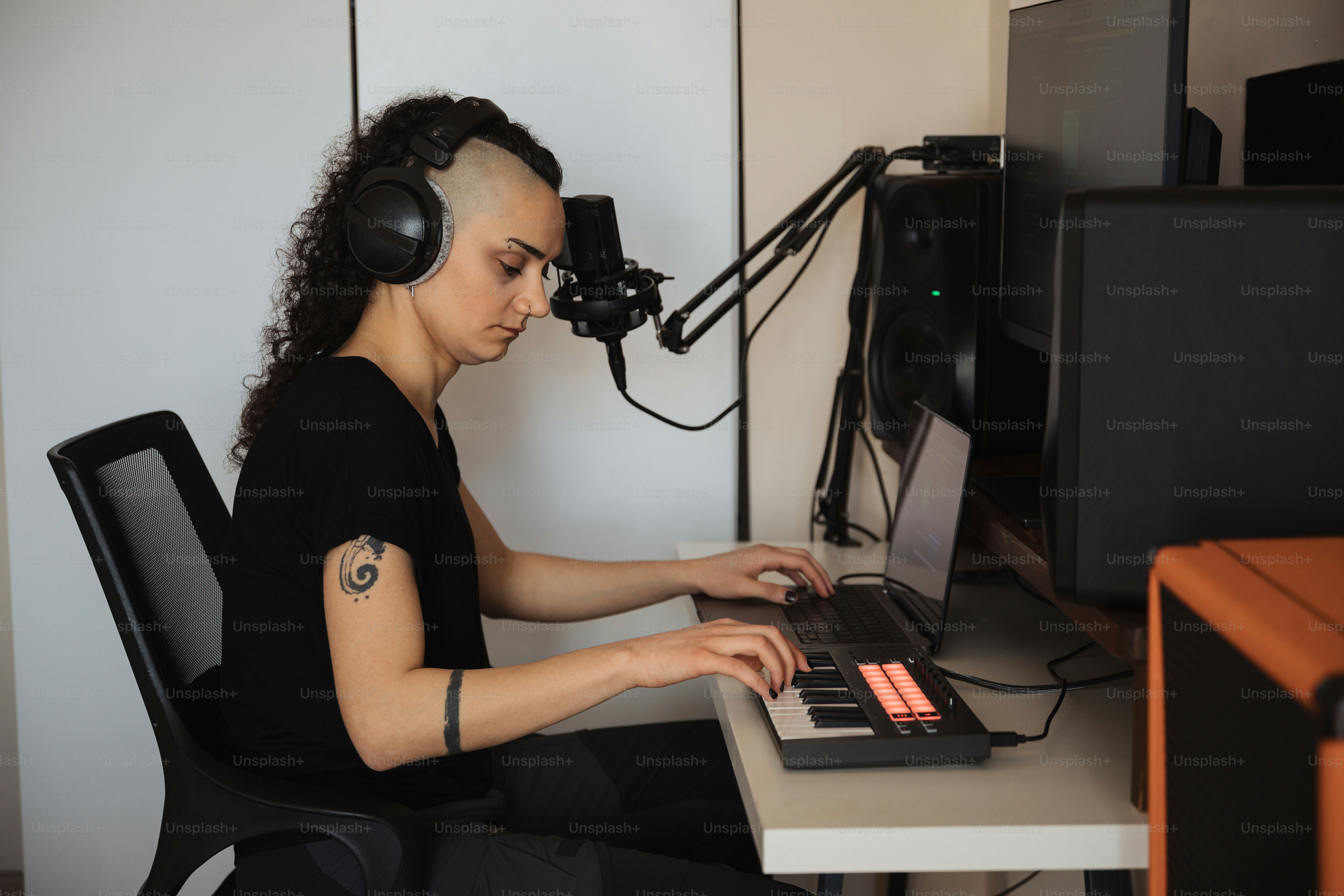A woman sitting at a desk using a laptop computer photo – Music Image ...