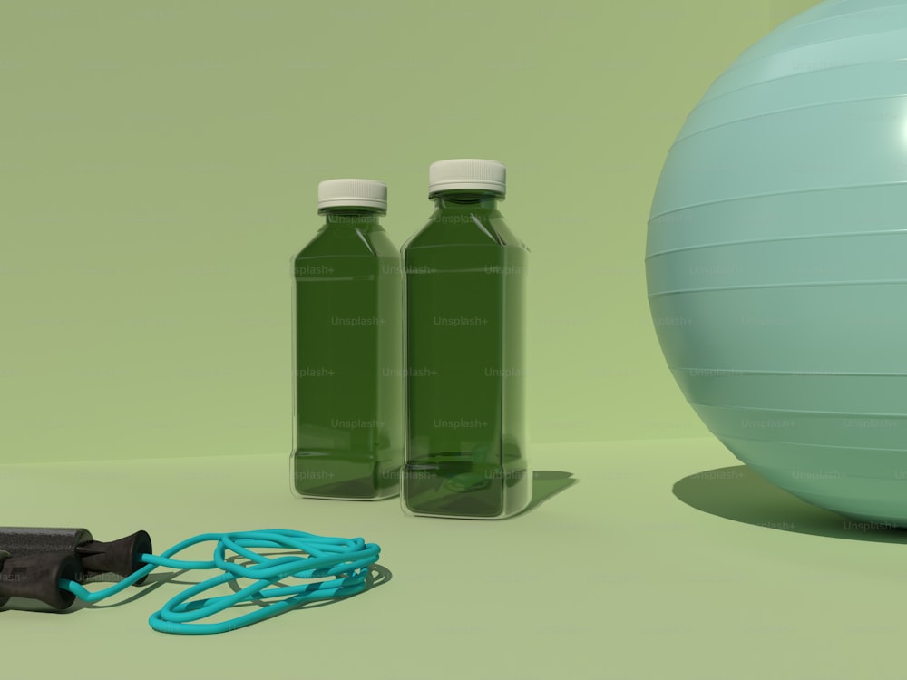 une balle, une corde à sauter et une bouteille d’eau sur fond vert