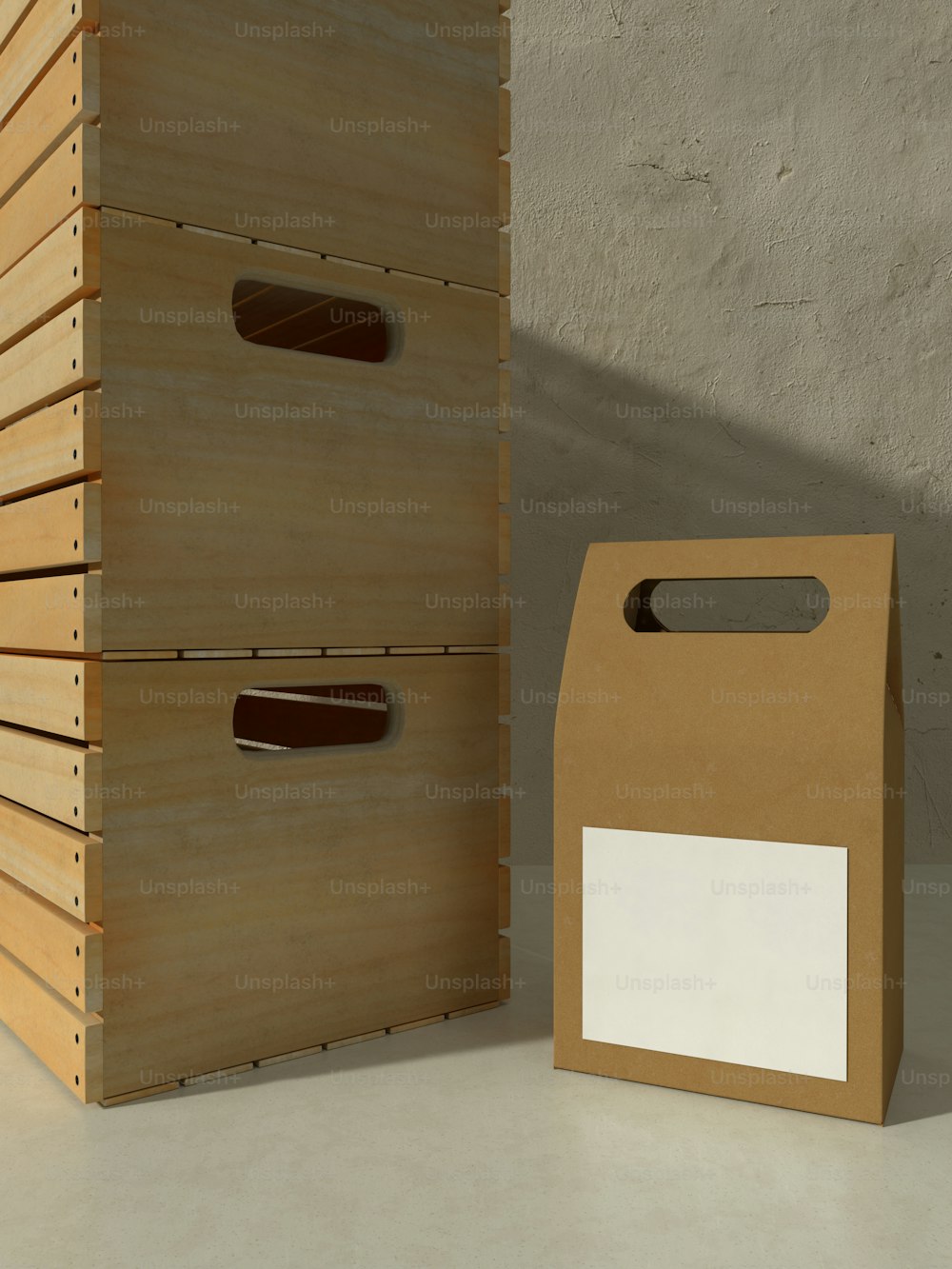 una scatola di cartone accanto a una scatola di cartone con dei fori