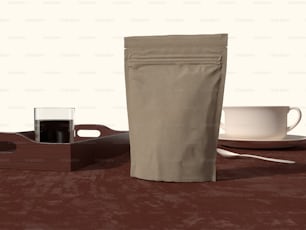 una bolsa de café junto a una taza y un platillo