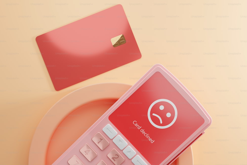Ein rosafarbener Taschenrechner, der auf einem Teller sitzt