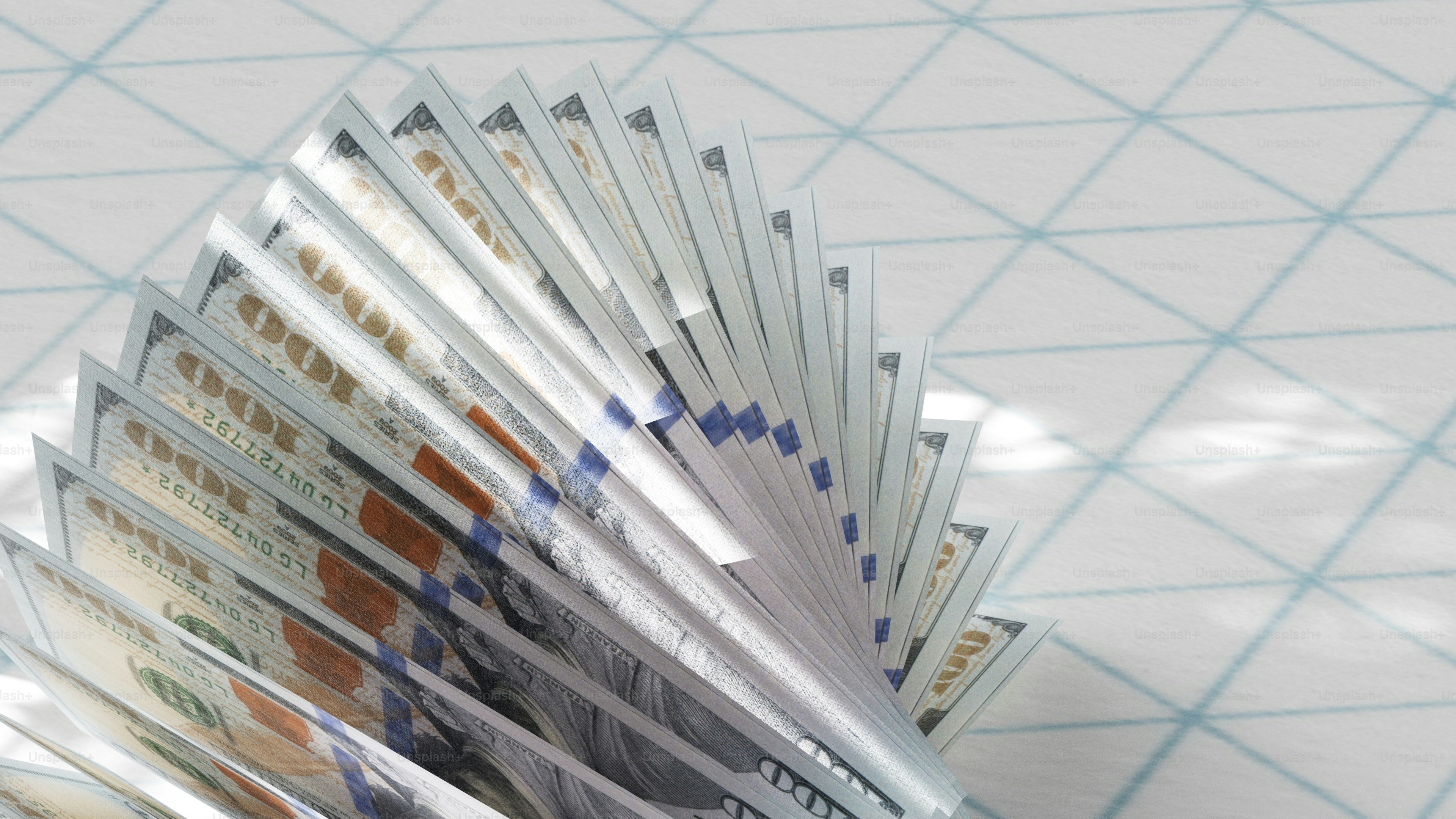 Ein Haufen Geld, das auf einem Tisch sitzt