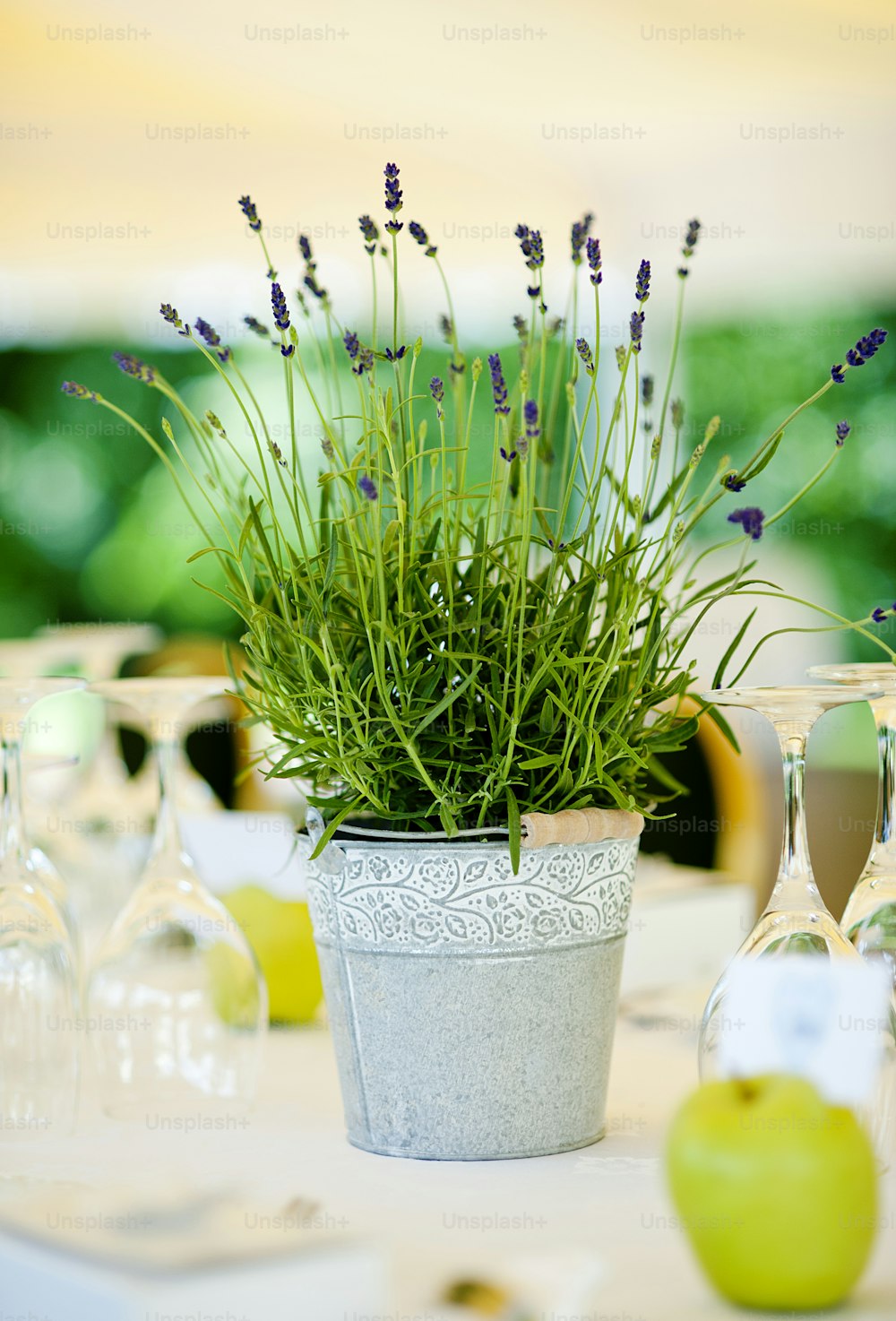 Green and natural table decoration