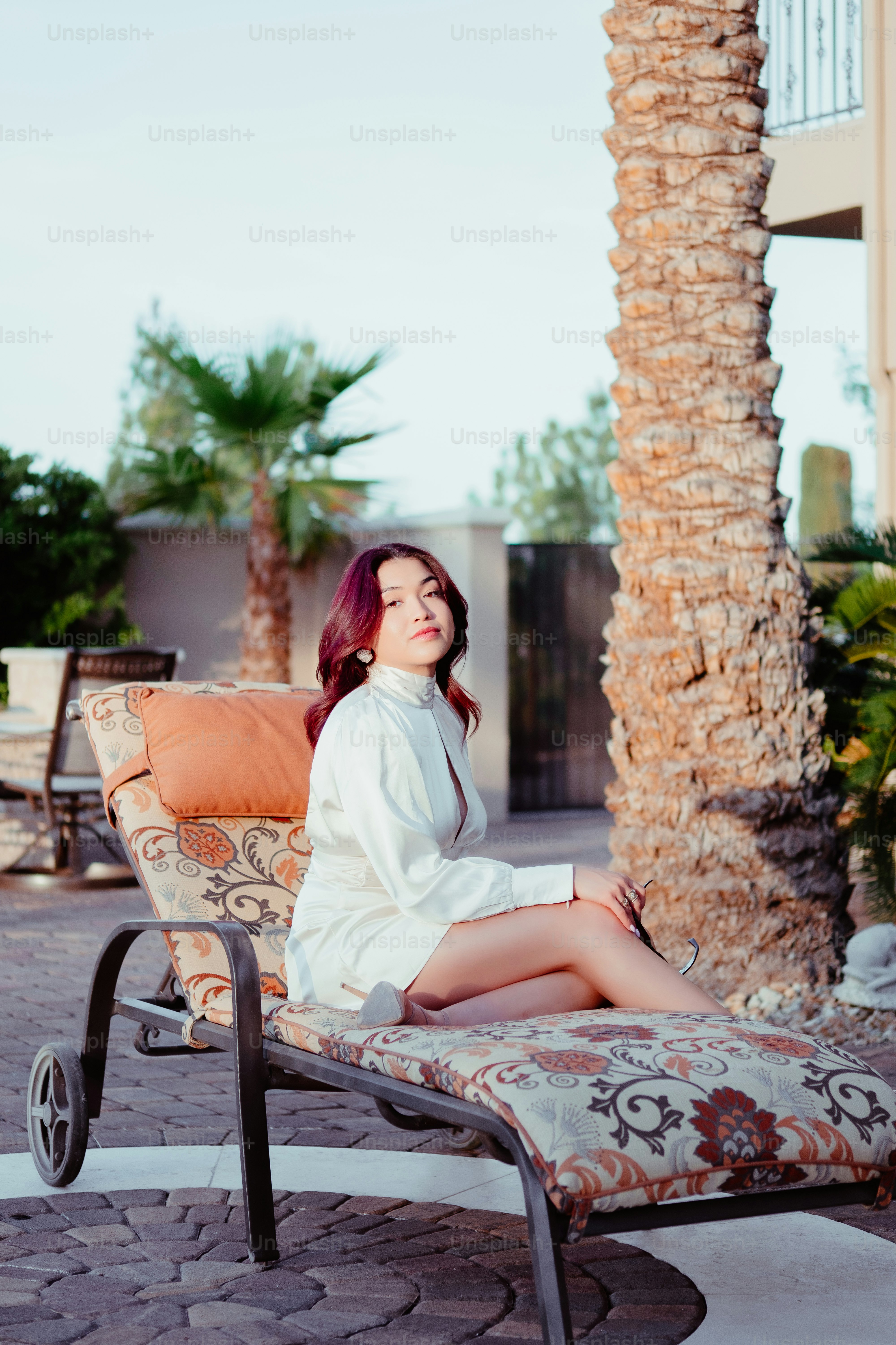 A woman with red hair sitting on a bench photo – Fashion Image on Unsplash