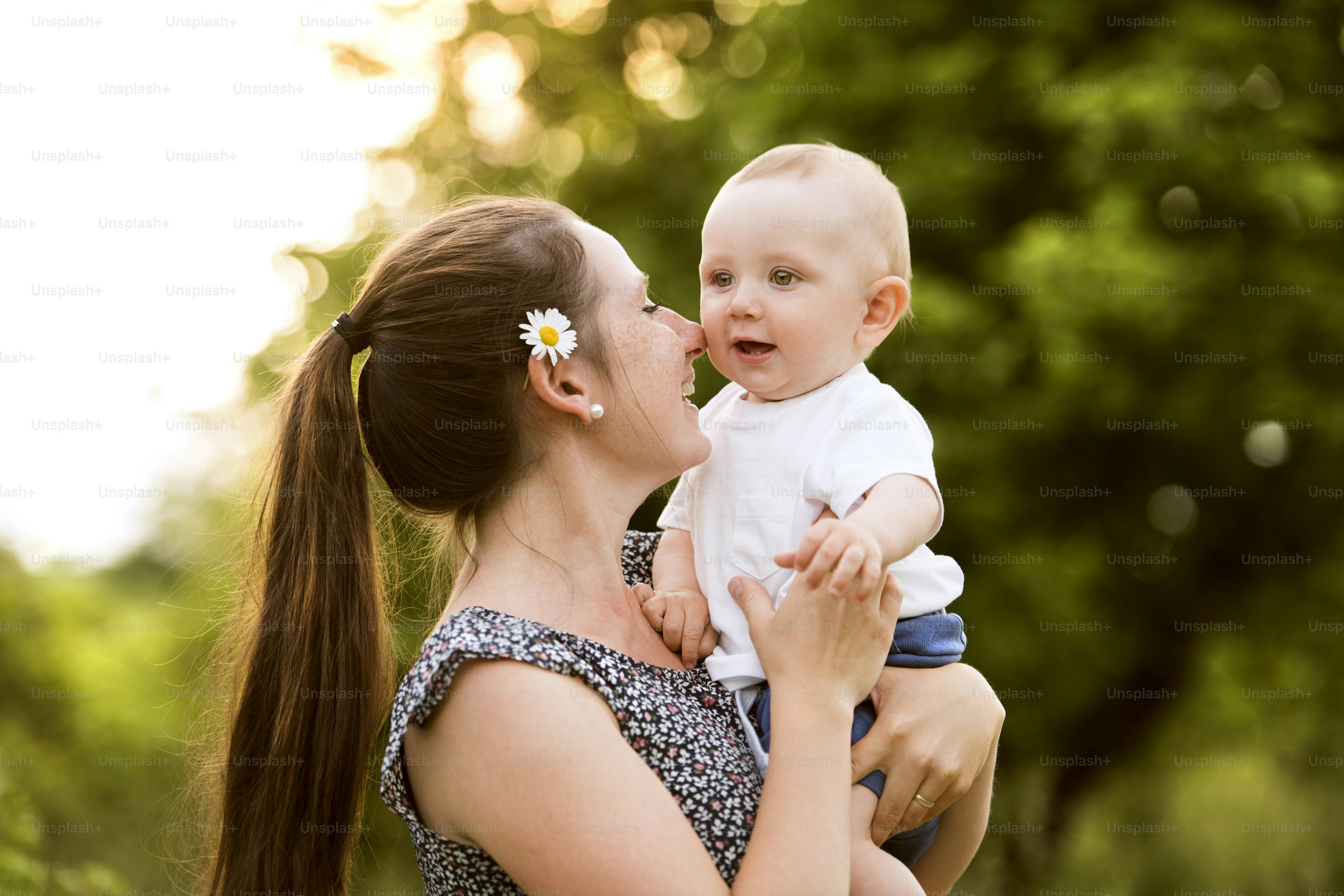 Mother Holding Baby Pictures | Download Free Images on Unsplash