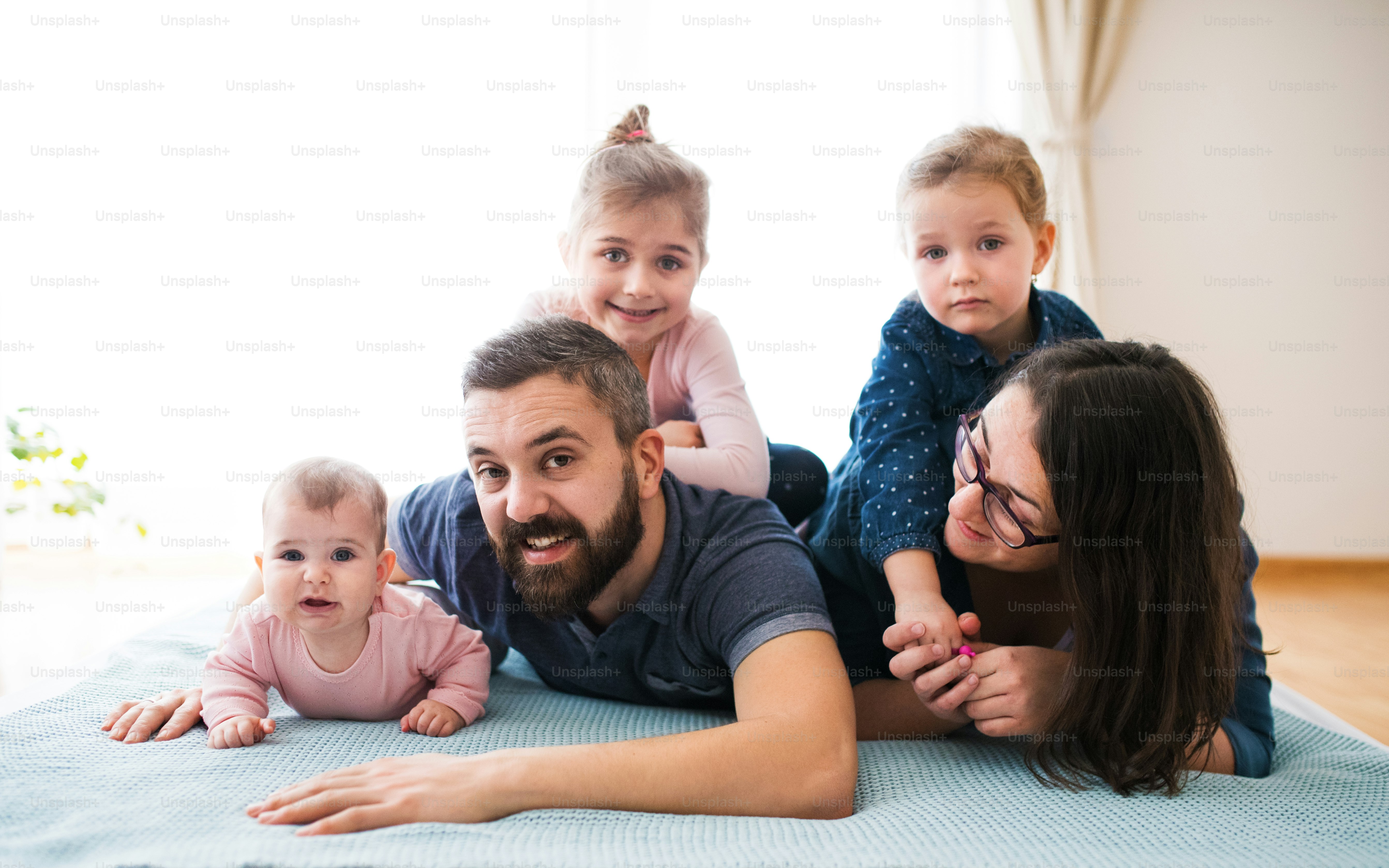 Photographie De Portrait De Famille En Intérieur