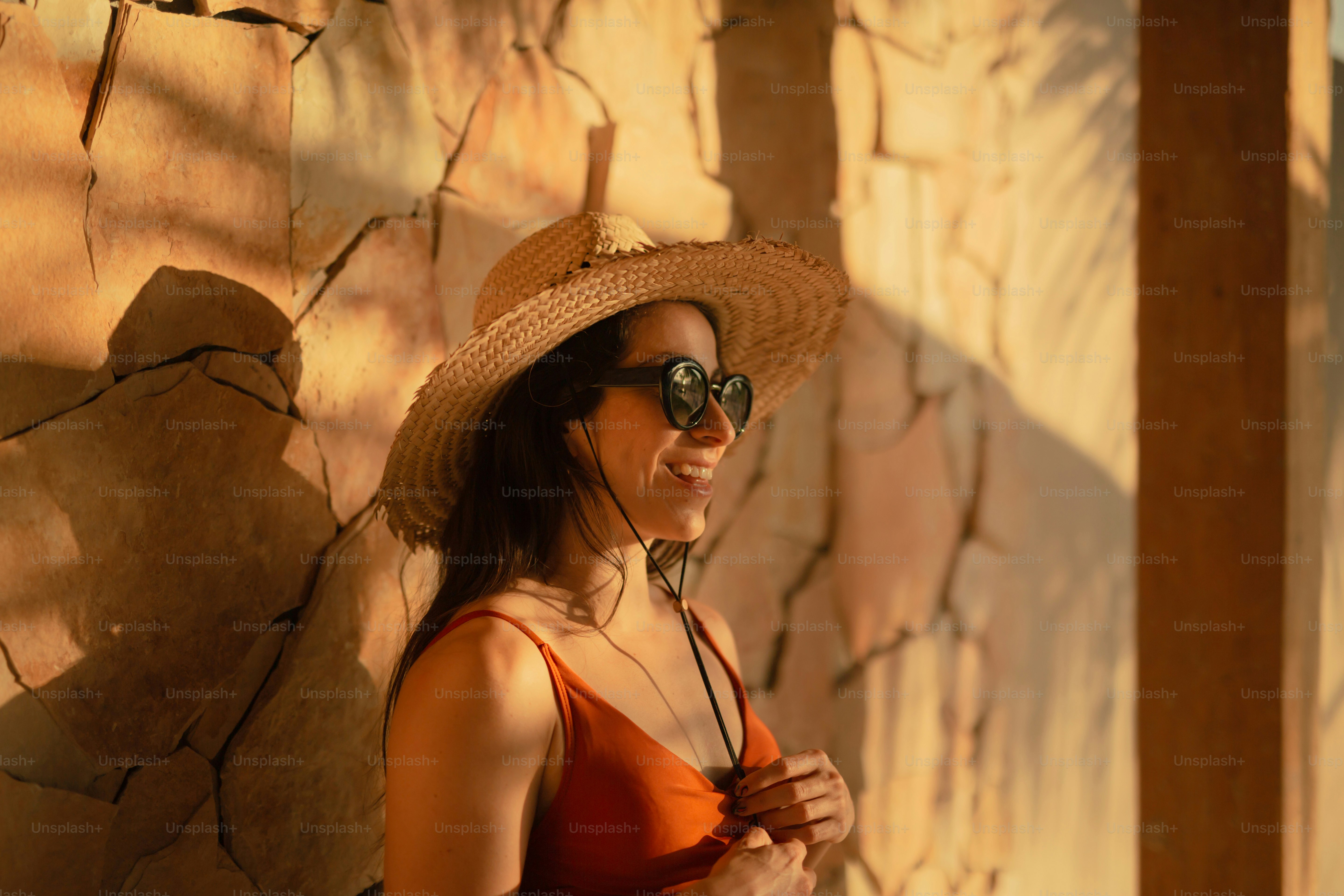 A woman wearing a straw hat and sunglasses photo – Villa Image on Unsplash