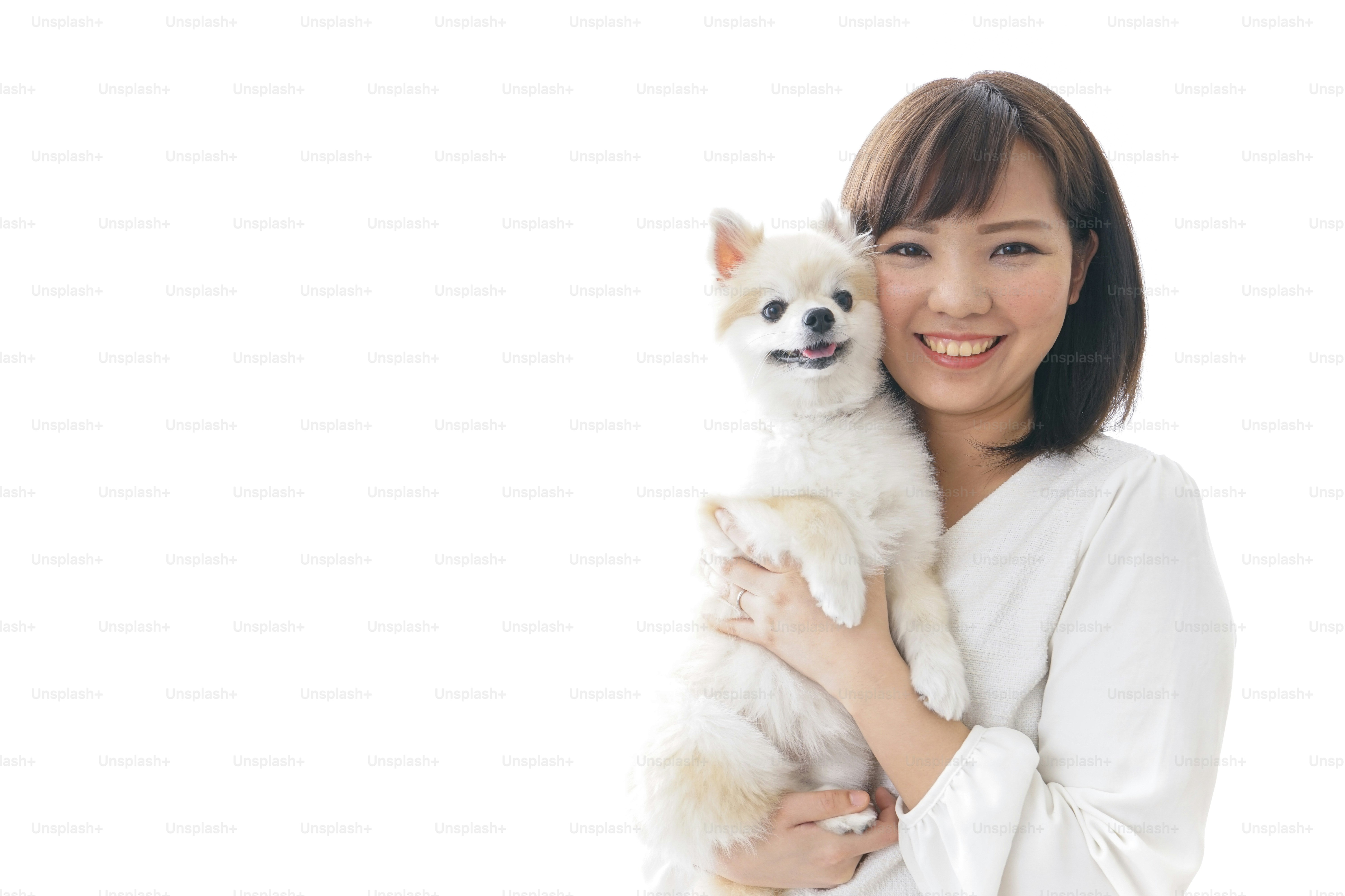 개를 키우는 여자 사진 – Unsplash의 여자 이미지