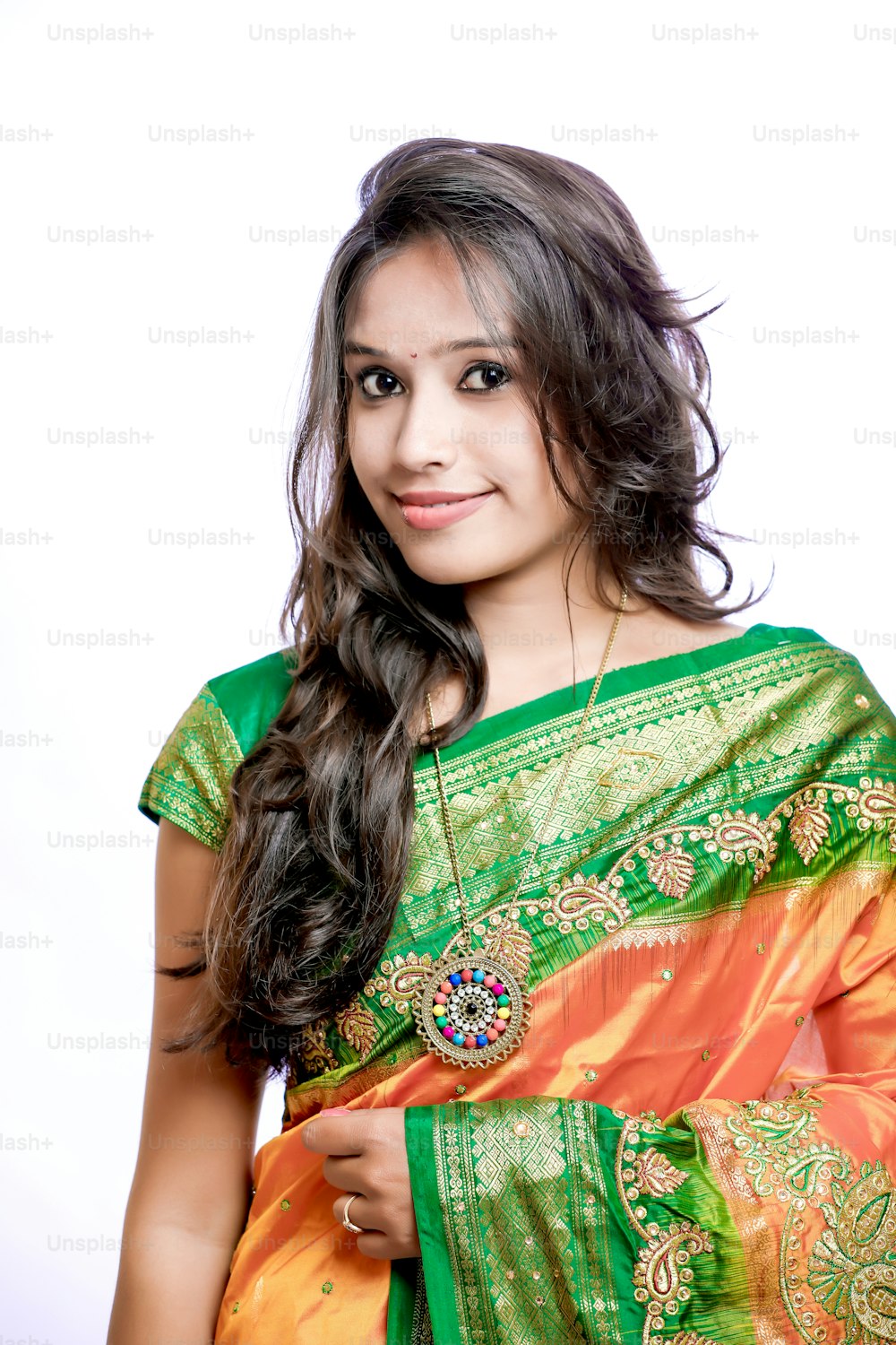modelo en sari, cultura india, ropa tradicional,