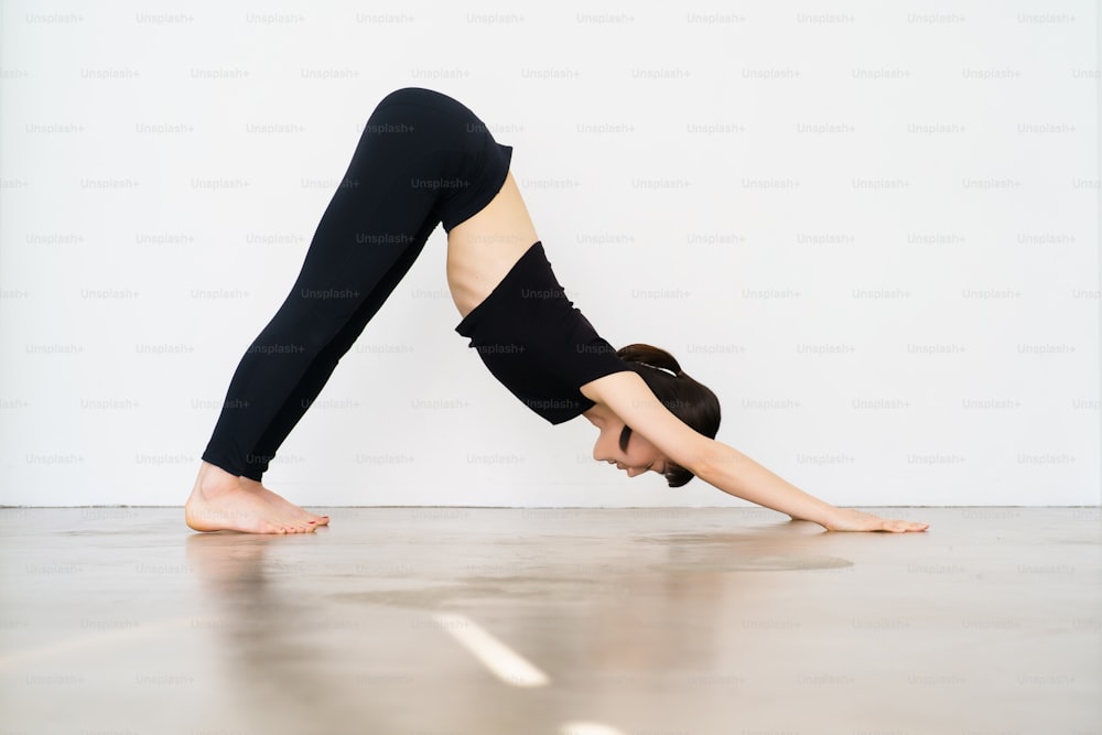 Yoga Clothes Pictures  Download Free Images on Unsplash