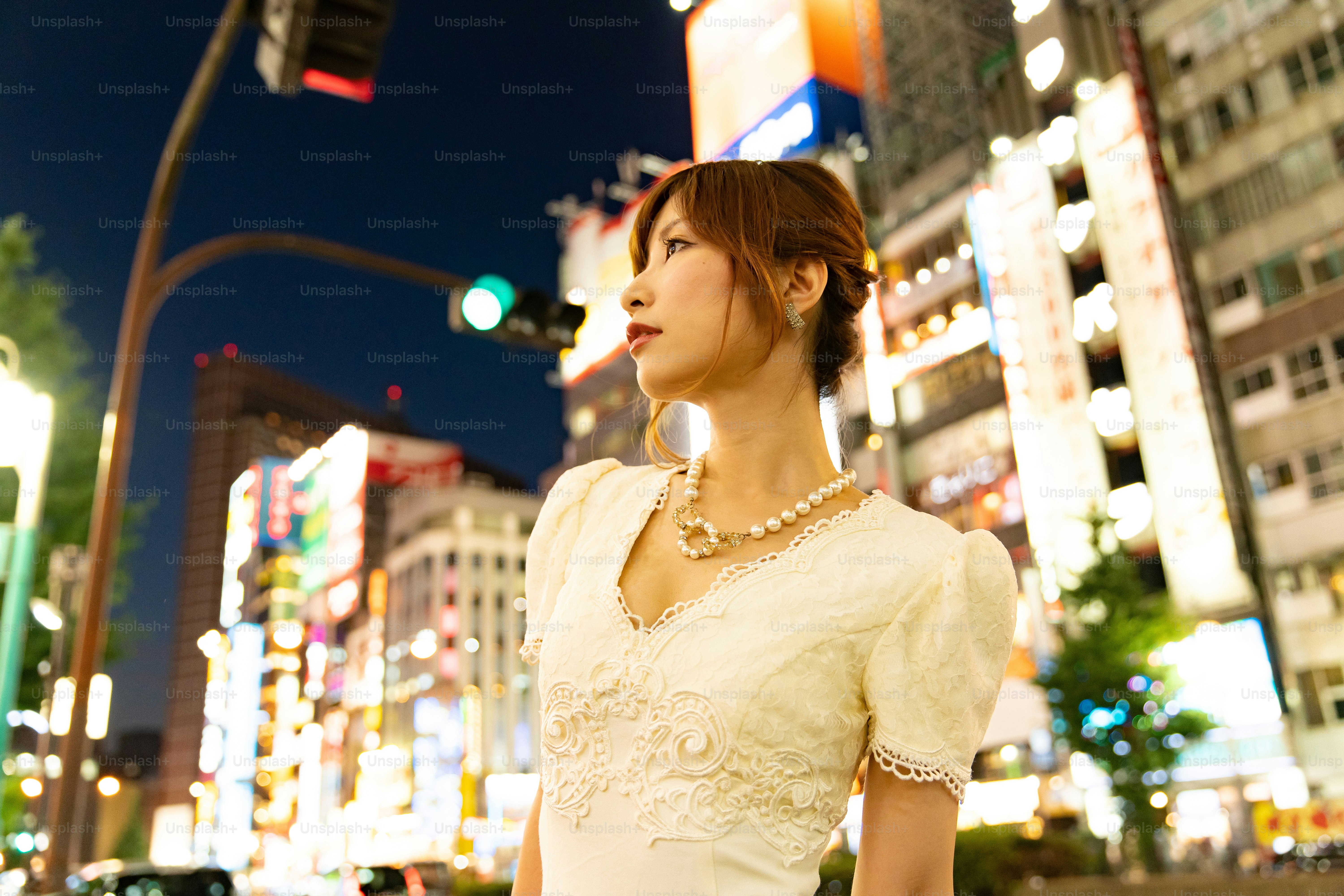 キャバレークラブなど夜勤に従事するアジア人(日本人)女性