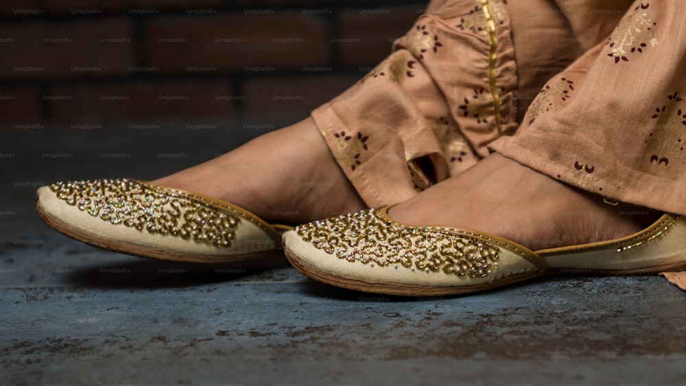 Indische traditionelle weibliche Designer-Jutti (Schuhe)
