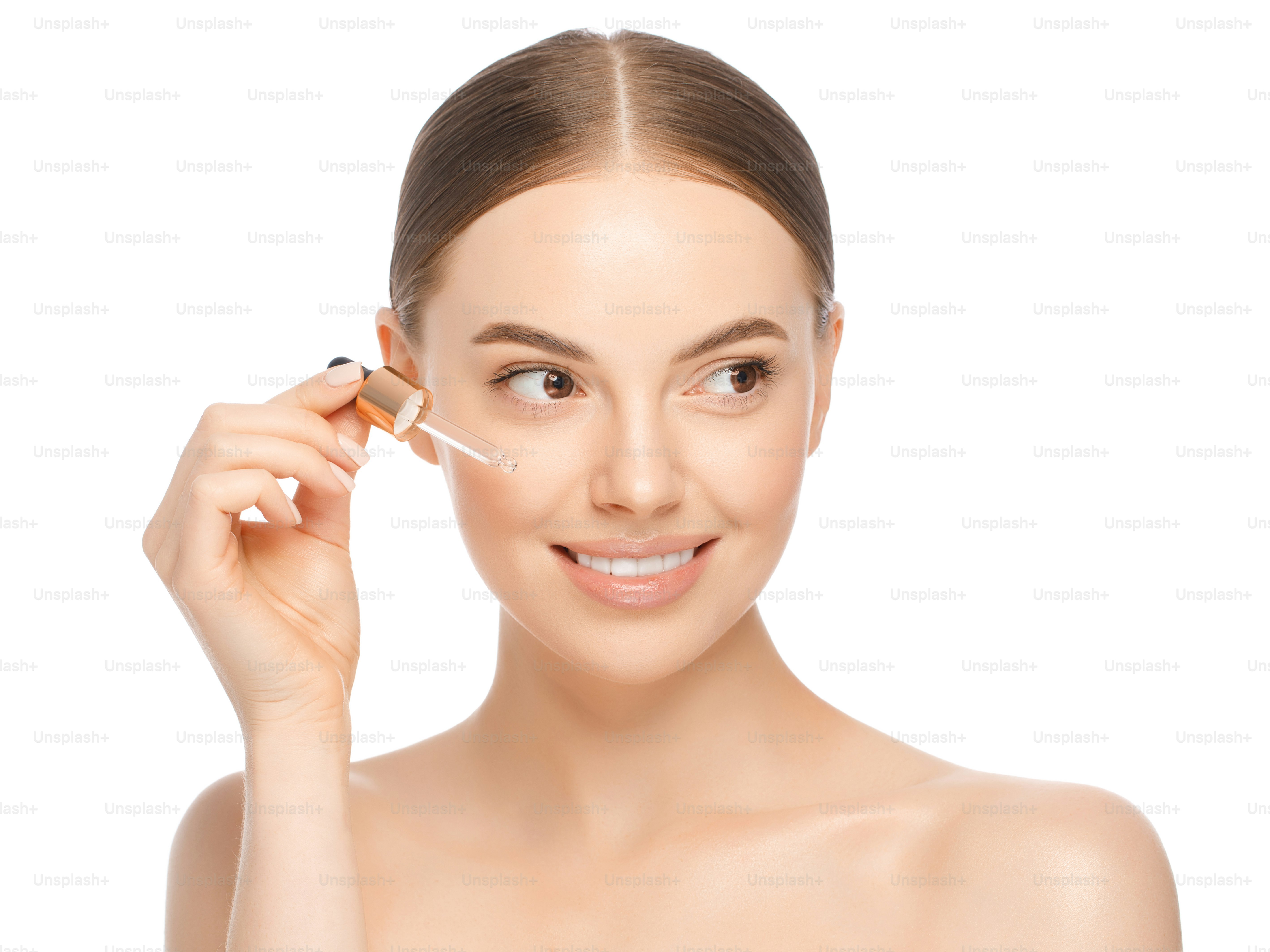 The Ultimate Guide to Facial Serums: Benefits and Uses