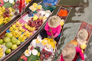 Mercato galleggiante Bangkok Tailandia