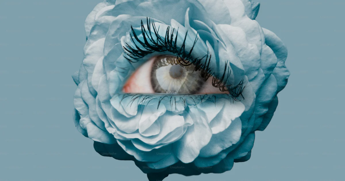 Z rtlichkeit Blaue Rose Mit Weiblichem Auge Auf Marineblauem z-rtlichkeit-blaue-rose-mit-weiblichem-auge-auf-marineblauem