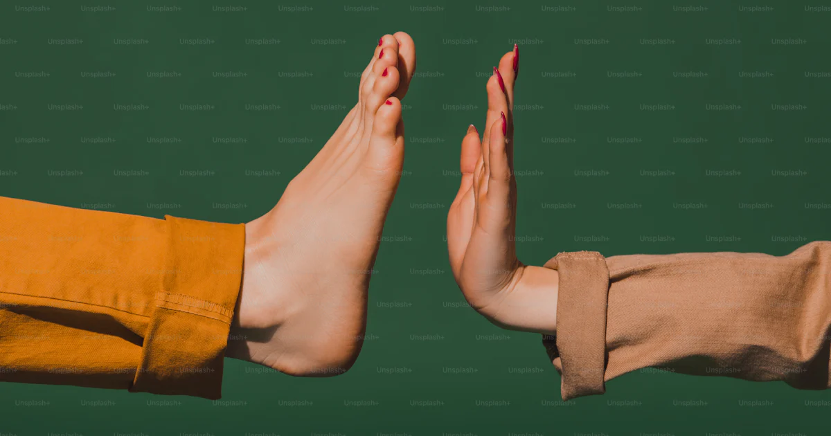 Clapping Things Clapping. Bright fashionable hand and leg working up daily things ...