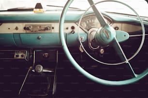 Oldtimer - Fahrzeuginnenraum eines Oldtimers