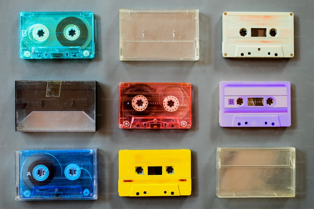 Set di registratore a cassette vintage, lay piatto, vista dall'alto. Tecnologia retrò