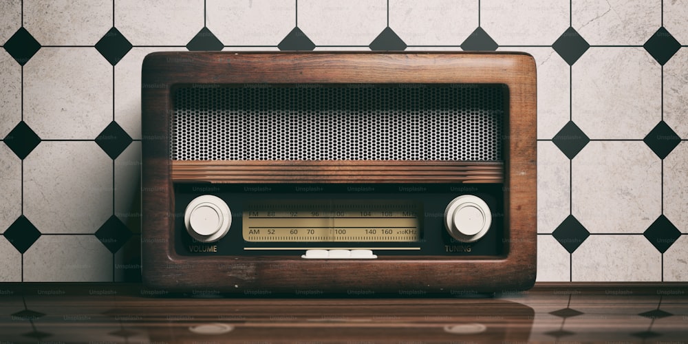 빈티지, 복고풍 라디오. 나무 책상에 옛날 라디오, 옛날 벽 배경, 3d 그림