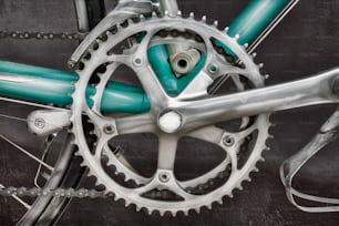 빈티지 70년대 하늘색 경주용 자전거의 변속기 클로즈업