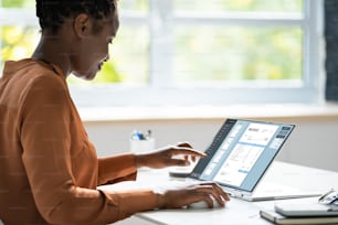 Online Digital E Invoice Statement On Hybrid Laptop