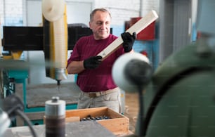 Positive craftsman working on a thicknessing machine