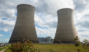원자력 발전소의 냉각탑 Dampierre, 프랑스
