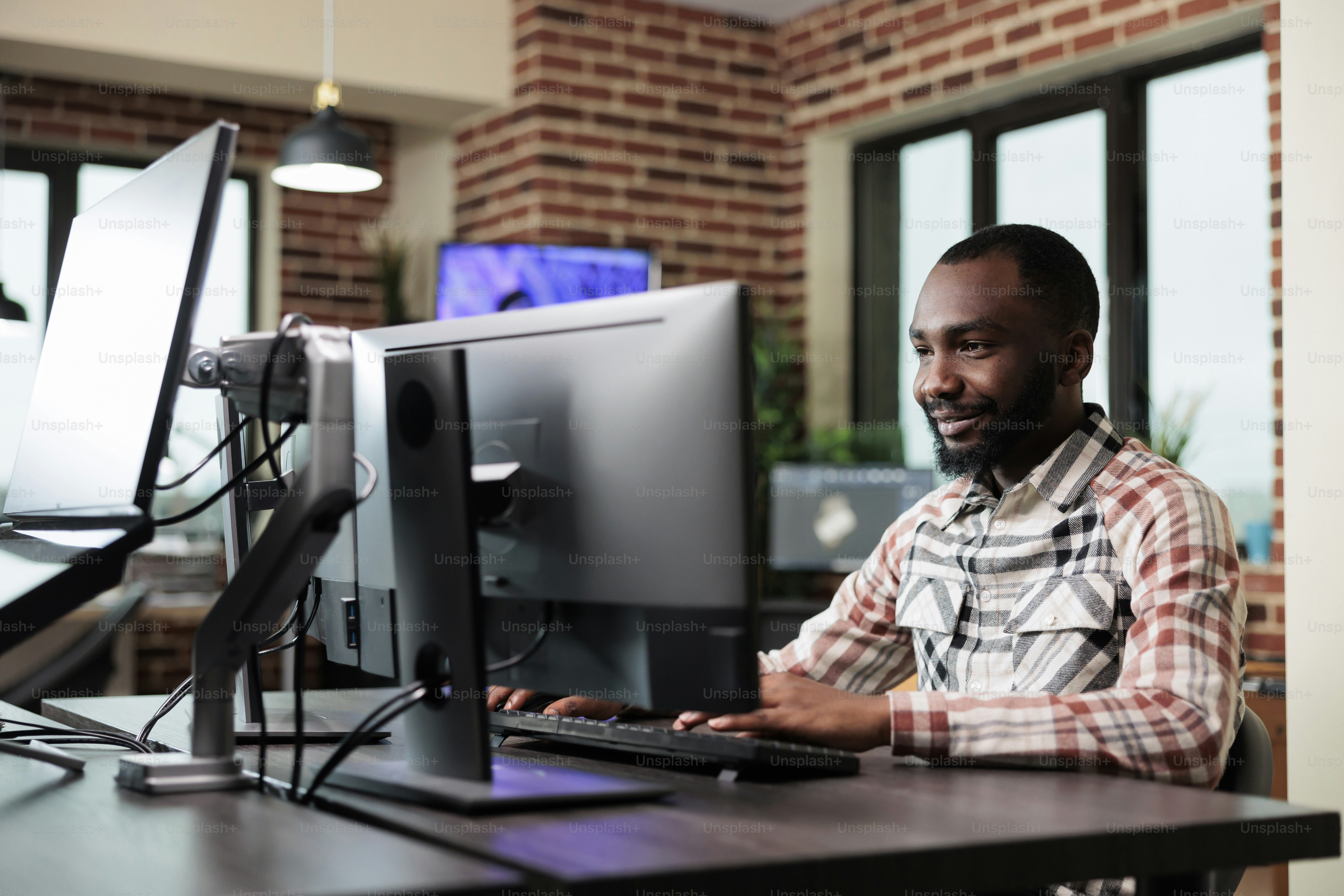 Black Man Working At Computer Pictures | Download Free Images on Unsplash