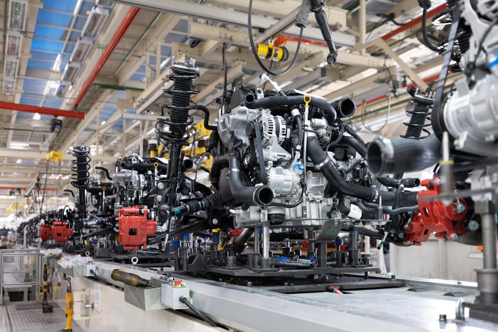 自動車生産ラインの写真。車体の溶接。現代の自動車組立工場。自動車産業。ハイテク工場の内部、近代的な生産。