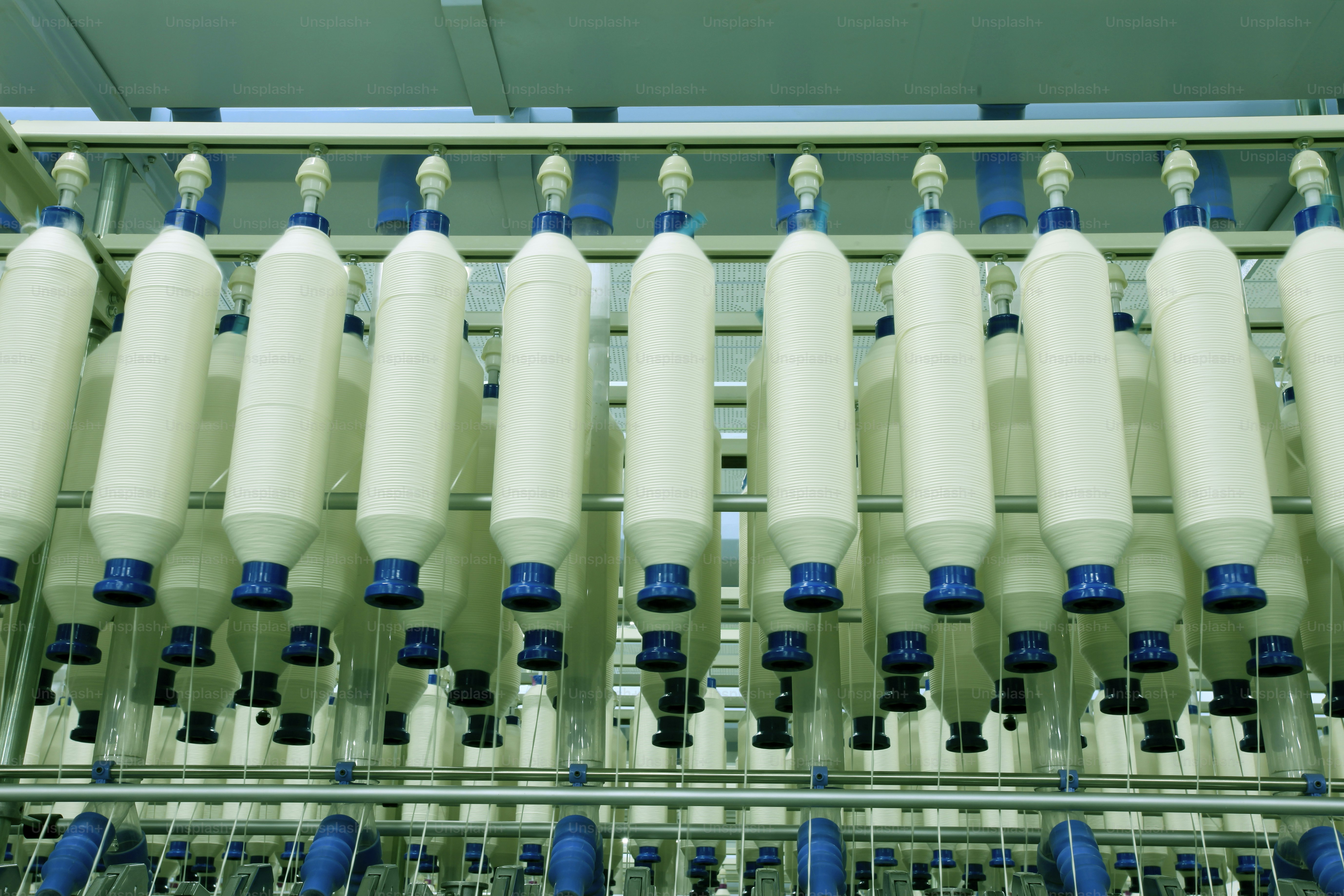 premium_photo-1682148732350-3f38d78cdc04?ixid=M3wxMjA3fDB8MXxzZWFyY2h8MXx8ZmlsdGVyJTIwcHJlc3MlMjBpbiUyMHBoYXJtYWNldXRpY2FsJTIwaW5kdXN0cnl8ZW58MHx8fHwxNzQzNDkwNzY5fDA\u0026ixlib=rb-4.0.3