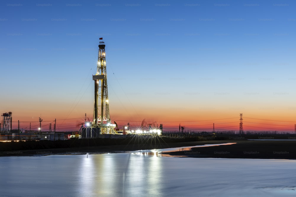 Oil field, In the evening of oilfield derrick