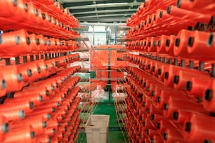 Produktionswerkstatt für Verpackungsbeutel, Die Produktionswerkstatt für gewebte Bänder, Eine Fabrikwerkstatt, in der Textilbänder hergestellt werden